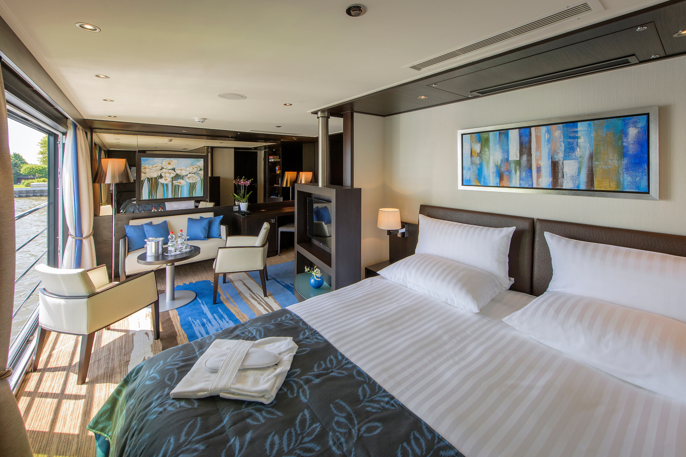 Avalon_Illumination_Royal Suite_03.jpg